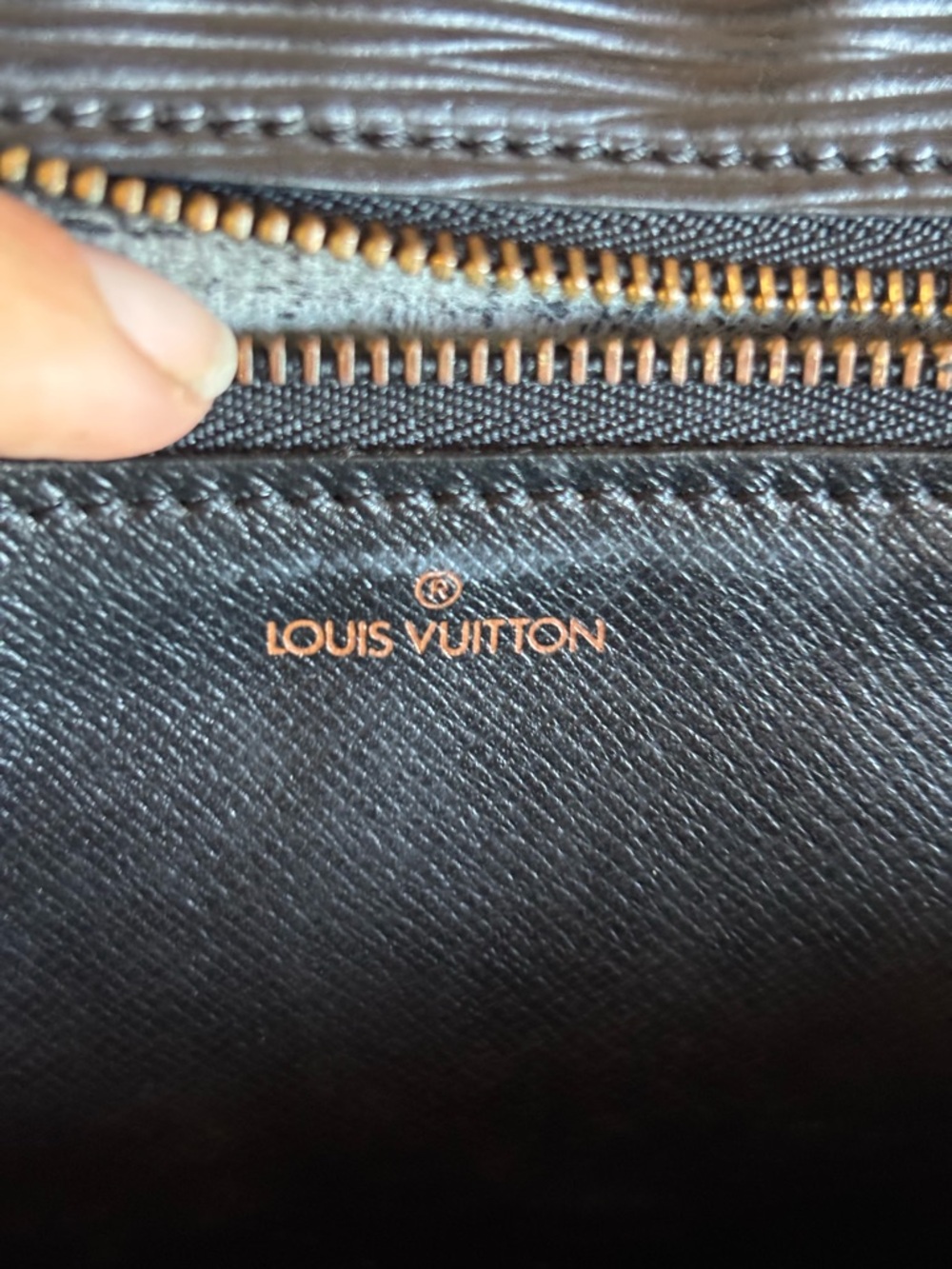 Authentic Louis Vuitton epi leather briefcase - Picture 11 of 12